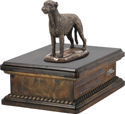 Persoonlijke urn voor Ierse Wolfhond met beeldje en houten design