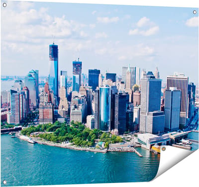 Gards Tuinposter New York Als een Eiland vanuit de Lucht - 100x80 cm - Tuindoek - Tuindecoratie - Wanddecoratie buiten - Tuinschilderij