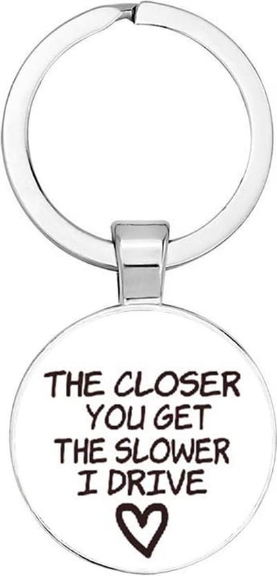 Akyol - The closer you get Sleutelhanger - liefde - vriend/vriendin - valentijnsdag - cadeautje voor vriend/vriendin - verjaardagscadeau - cadeau - kado - gift - geschenk - 2,5 x 2,5 CM