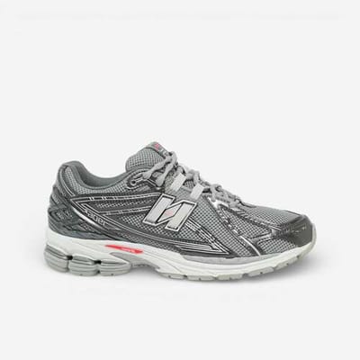 Lage Sneakers New Balance 1906R Black Metallic Urgent Red Slate