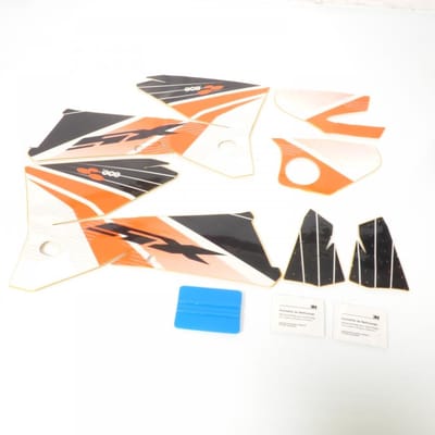Decoratieset in wit, oranje en zwart met ACE-stickers voor een nieuwe KTM SX-motorfiets