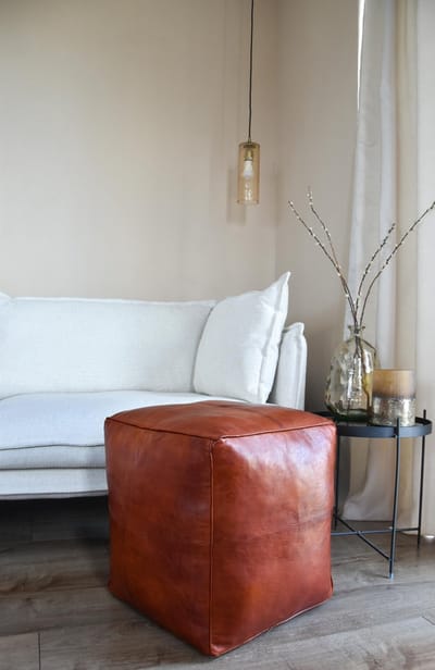 Leren poef (XL) Honing bruin - Vierkant - Handgemaakt - Gevuld geleverd - Poufs&Pillows