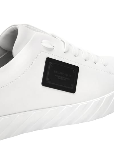 Lo-Top Sneakers Placca