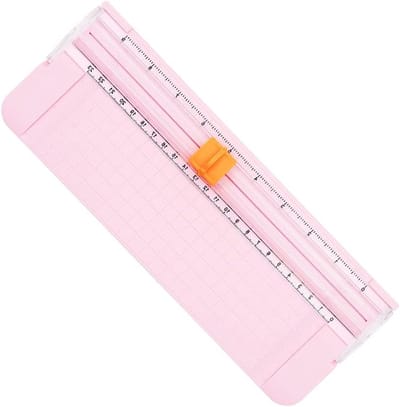 Compacte A4 Papier Snijder, Draagbare Snijmachine voor Scrapbooking met Veiligheidsbescherming en Zijliniaal voor Papier, Foto's en Labels (Roze)