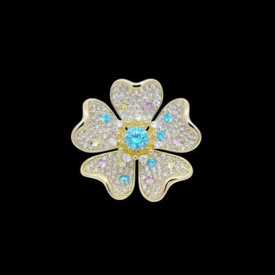 Victoria Valenza Goudkleurige Sakura Bloem Broche met Pavé Blauwe, Gele, Roze en Witte Zirkonia Stenen - Broche - Goudkleurig - Bloem broche - Zirkonia