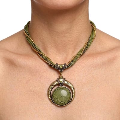 Groen-goudkleurige ketting met ronde hanger – ketting voor dames – bohemian stijl – ketting met hanger