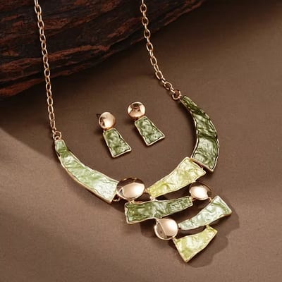 My Sweet Romance® 2-delige Dames Sieradenset – Gold & Sage – Ketting & Oorbellen.