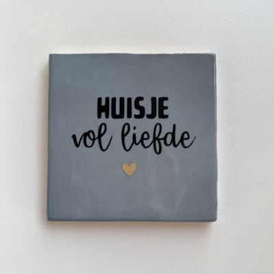 Huisje vol liefde (Blauw tegeltje) - Spreuktegel - Tegeltje met tekst - Tegeltje met spreuk - Cadeautje - Origineel cadeau