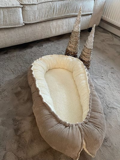 Babynestje Ribfluweel en teddie stof - taupe, creme.