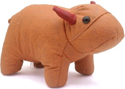Een musthave, deze lieve kleine mini buffel / nijlpaard. Leuk voor elk plekje in huis zoals de woonkamer, kinderkamer, slaapkamer etc. Pas op met kleine kinderen. Ook erg leuk om als cadeau te geven aan iemand.