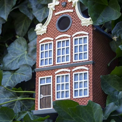 Vogelhuisje Klokgevel - Vogelhuisje - Nestkastje - Vogel Huis - Vogelhuisje Klokgevel - Vogelhuisjes voederhuisjes nestkasten (luxe) - Verjaardagscadeau - Vogelcadeaushop
