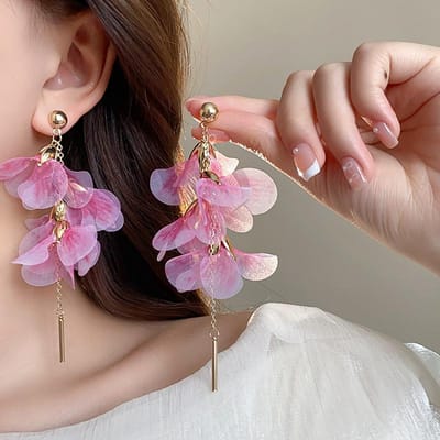 Boucles d'oreilles pendantes à pompons de fleurs en dentelle faites à la main pour les fêtes, douces et élégantes, tempérament de niche, boucles d'oreilles de haute qualité, femme rose