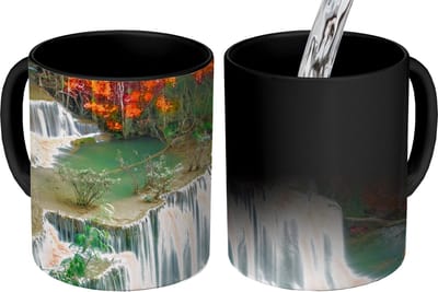 Magische Mok - Foto op Warmte Mokken - Koffiemok - Bomen - Waterval - Herfst - Natuur - Magic Mok - Beker - 350 ML - Theemok