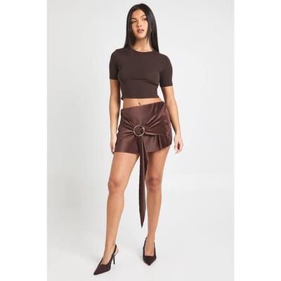 boohoo Dames Plisse Mid Rise Gedrapeerde Mini-Rok Met Ringversiering | Chocolate | Maat: 6