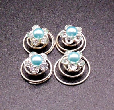 Curlies lichtblauwe parel met 5 blad strass