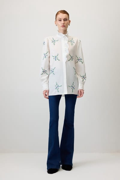 Touché Privé - Poplin blouse met geborduurde bloemen - Ecru - Dames