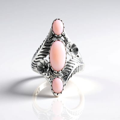 Cavill - Elegante Zilveren Ring - 925 Sterling Zilver Geoxideerd - Roze Peruaanse Opaal 2,25 ct - Ovaal Cabochon - Ruitvorm Bloemmotief