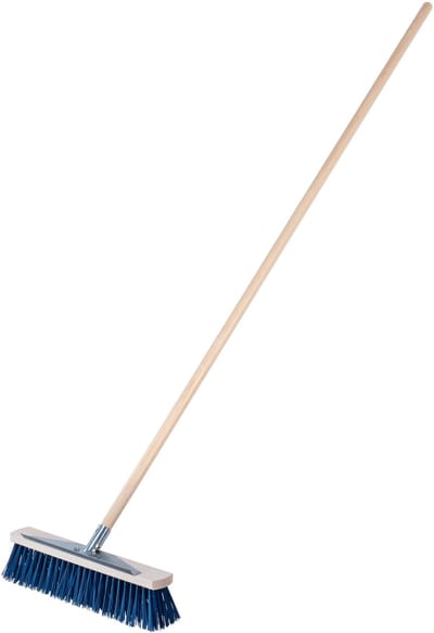 KADAX Straatbezem met krabrand, 2-in-1 bezem voor het vegen van wegen, industriële bezem met lange steel van hout, zaalbezem van kunststof (40 cm)