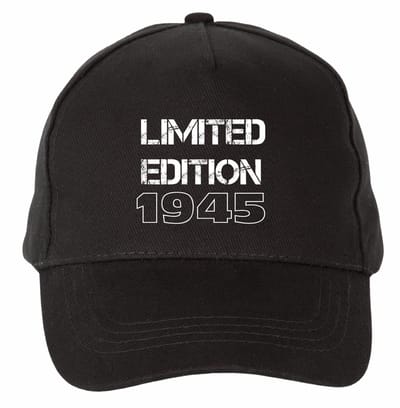 Mijncadeautje - 5 panel - Cap - Verstelbaar - Pet van 100% dik geborsteld katoen- unisex - opdruk wit - Limited Edition - 1945 - zwart