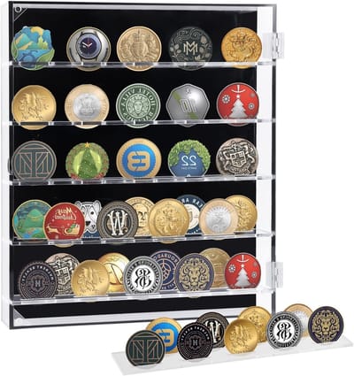 Transparante Acryl Wanddisplay voor Challenge Coins, 26 x 30 x 5 cm, 5 Rijen, Geschikt voor Medailles en Poker Chips