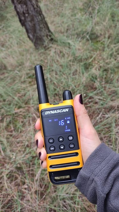 Dynascan P19 PMR446 portofoonset incl. koffertje - microfoons - USB laders -Accu's -draagriempjes IP54 stof- en waterdicht