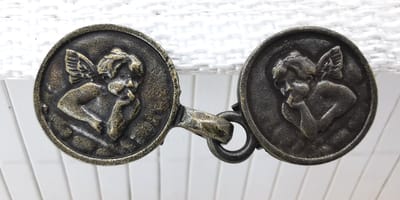 Vestsluiting - clip met haakje - " Engel " - voor - vest - sjaal - omslagdoek in kleur brons.