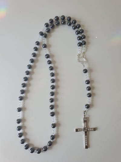 Rozenkrans, Paternoster gemaakt met Hematiet halfedelsteen kralen en Kristallen van Swarovski, gebedssnoer, rozenkransgebed, kruisteken, Meditatie, spiritueel, kruis, gebedssnoer, gebedsketting, kerstpakket cadeau.