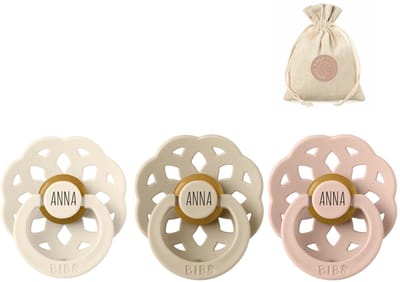 BIBS Boheme T1 (0-6 mnd) Ivory, Vanilla en Blush met naam + Bolletoet zakje