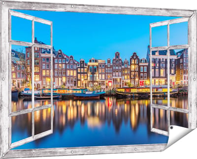 Gards Tuinposter Doorkijk Amsterdamse Huisjes in de Avond met Lichten - 150x100 cm - Tuindoek - Tuindecoratie - Wanddecoratie buiten - Tuinschilderij
