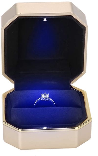 Allecto - Ring Box met LED Verlichting - Perfect voor Verloving - Gouden Octagonale Ringhouder - Luxe Sieraadopberger - Ideaal voor Vrouwen - Valen...