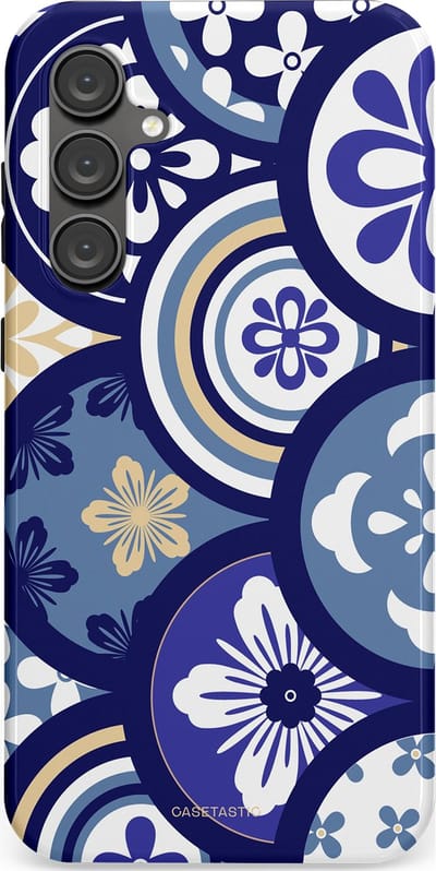 Casetastic Hoesje Geschikt voor Samsung S23 FE - Stijlvolle Beschermende Duo-layer Case - Blauwe bloemen Talavera Maiolica Patroon