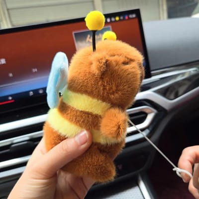 Mignon Peluche Abeille Capybara Jouet Peluches avec Ailes Mobiles Porte-clés Peluche pour Sac Femme Décor Cadeau Enfant Accessoires Porte-clés brown