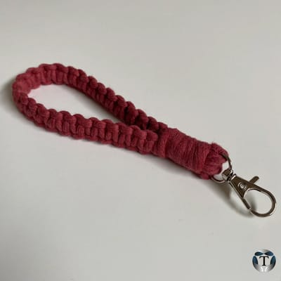 Sleutelhanger | Macramé | Rood | Geknoopt | Sleutelhanger Macramé | Sleutelbos | Autosleutel | Tas | Hanger | Handgemaakt | 100% Katoen | Cadeau Idee | Diverse Kleuren | TheOldOmen |