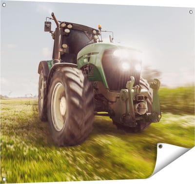 Gards Tuinposter Tractor op het Gras - Trekker - 100x80 cm - Tuindoek - Tuindecoratie - Wanddecoratie buiten - Tuinschilderij
