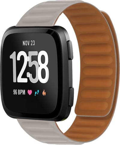 By Qubix - Compatible Fitbit bandje - geschikt voor Fitbit Versa 3/4 & Sense 1/2 - Siliconen Loop bandje - Khaki Smartwatchbandje bandje Armband Polsband Strap Band Watchband
