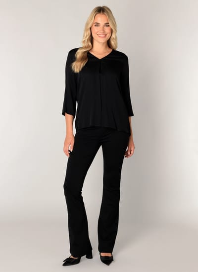 BASE LEVEL Yani Blouse - Black - maat 46
