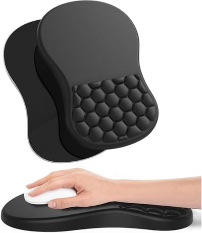 QTTVBTNA -Ergonomische Muismat met Polssteun – Comfortabel Gelkussen met Massage-Effect – Verlicht Polspijn & Vermoeidheid – Antislip Basis – Perfect voor Kantoor, Thuis of Gaming (30,5x20,3 cm, Zwart)