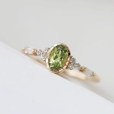 Frisse en verfrissende Olijfgroene Edelsteen ringen voor dames vintage Design Hoge Kwaliteit Lichte Luxe verlovingsring Sieraden resizable beige