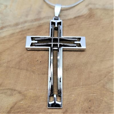 Edelstaal hanger, kruis strak zilverkleurig met metallic zwart binnenin, 2 kleurig