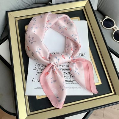 Nieuwe Zijden Vierkante Sjaal Dames Retro Paisley Cashew Print Neckerchief Vrouwelijke Foulard Hoofddoek Haarband Zachte Nek Tas Lint Satijn 70x70cm white