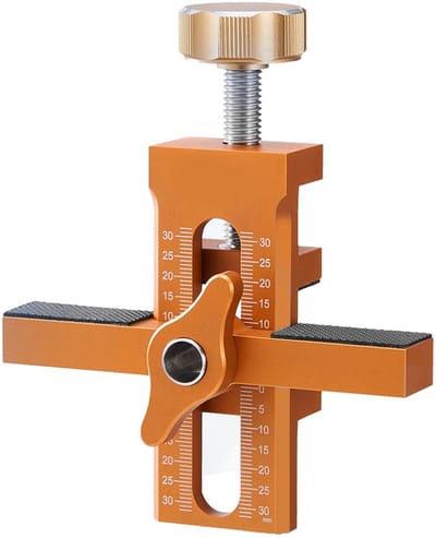Dailygoods- Kastdeur Jig - Verstelbare Lengte - Aluminium Jig - Eenvoudige Installatie - Sterke Ondersteuningsarm - Geschikt voor Meeste Kastdeuren - Montagehulp