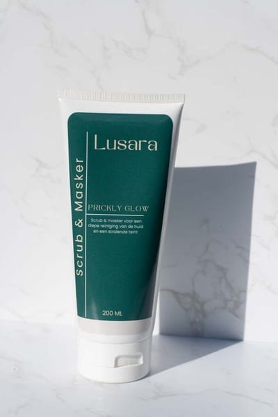 Lusara Gezichtsscrub & Masker 2-in-1 – Zuiverend en Voedend met Natuurlijke Ingrediënten
