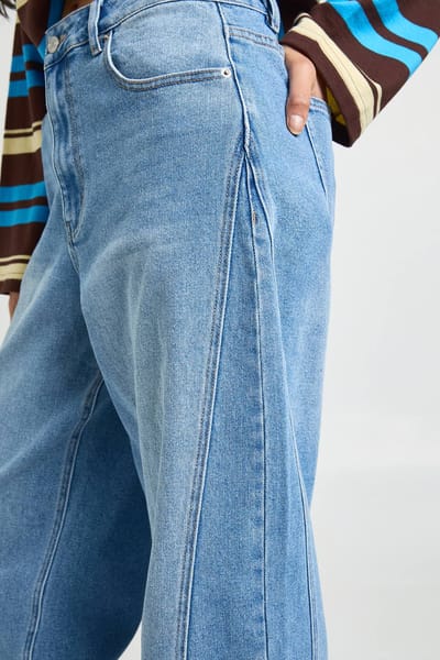 boohoo Dames De Lange Jeans Met Middelhoge Taille En Barrel-pijpen | Medium Gebleekt | Maat: 34