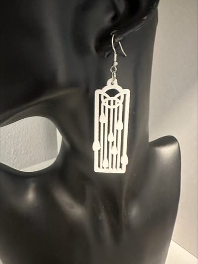 Witte houten oorbellen streep | Make up | Parfum | Moederdag | Verjaardagscadeau| Cadeautje| Valentijnsdag| Kado | sieraden | vaderdag | oorbellen | oorsieraden