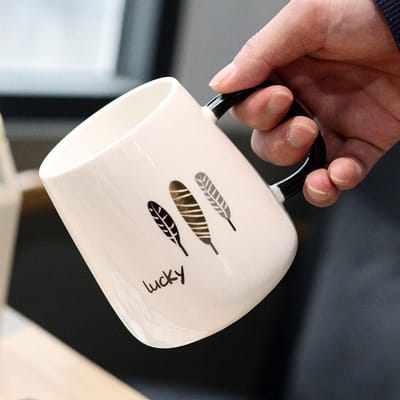 Licht Luxe Mok met Deksel Lepel Zwart en Wit Keramische Kop Eenvoudige Huis Kantoor Ontbijtkop High End Koffiekop 400ml