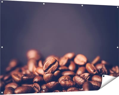 Gards Tuinposter Koffie Bonen op een Zwart Achtergrond - 150x100 cm - Tuindoek - Tuindecoratie - Wanddecoratie buiten - Tuinschilderij