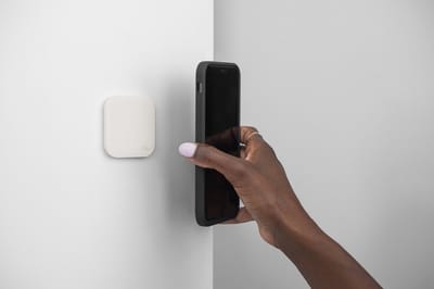 Peak Design Mobile wall mount | Kleur bone (wit) | Bevestig je smartphone aan de muur