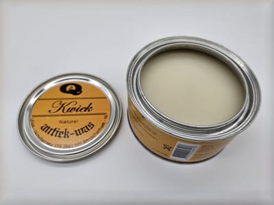 KWIEK antiekwas - DOORZICHTIG - de echte onderhoudswas volgens oudhollands recept - 375 ml - makkelijk in gebruik - meubel - antiek - meubelwas - bijenwas - boenwas - terpentijnwas - De Enige Echte KWIEK was