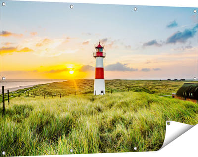 Gards Tuinposter Vuurtoren met Zonsopgang op een Eiland - 120x80 cm - Tuindoek - Tuindecoratie - Wanddecoratie buiten - Tuinschilderij