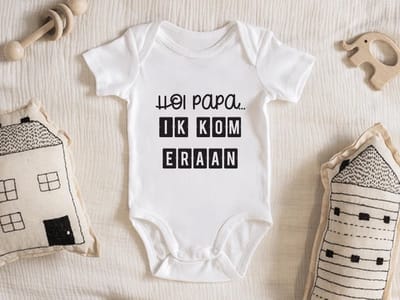 Hospitrix Baby Rompertje met Tekst "Papa, ik kom eraan" | Korte Mouw | Cadeau voor Zwangerschap | Bekendmaking | Aankondiging | Vaderdag |